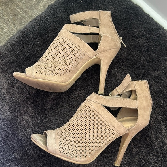 LC Lauren Conrad: Taupe Peep-Toe Heels pumps women’s shoes size 8.5 - Picture 1 of 5